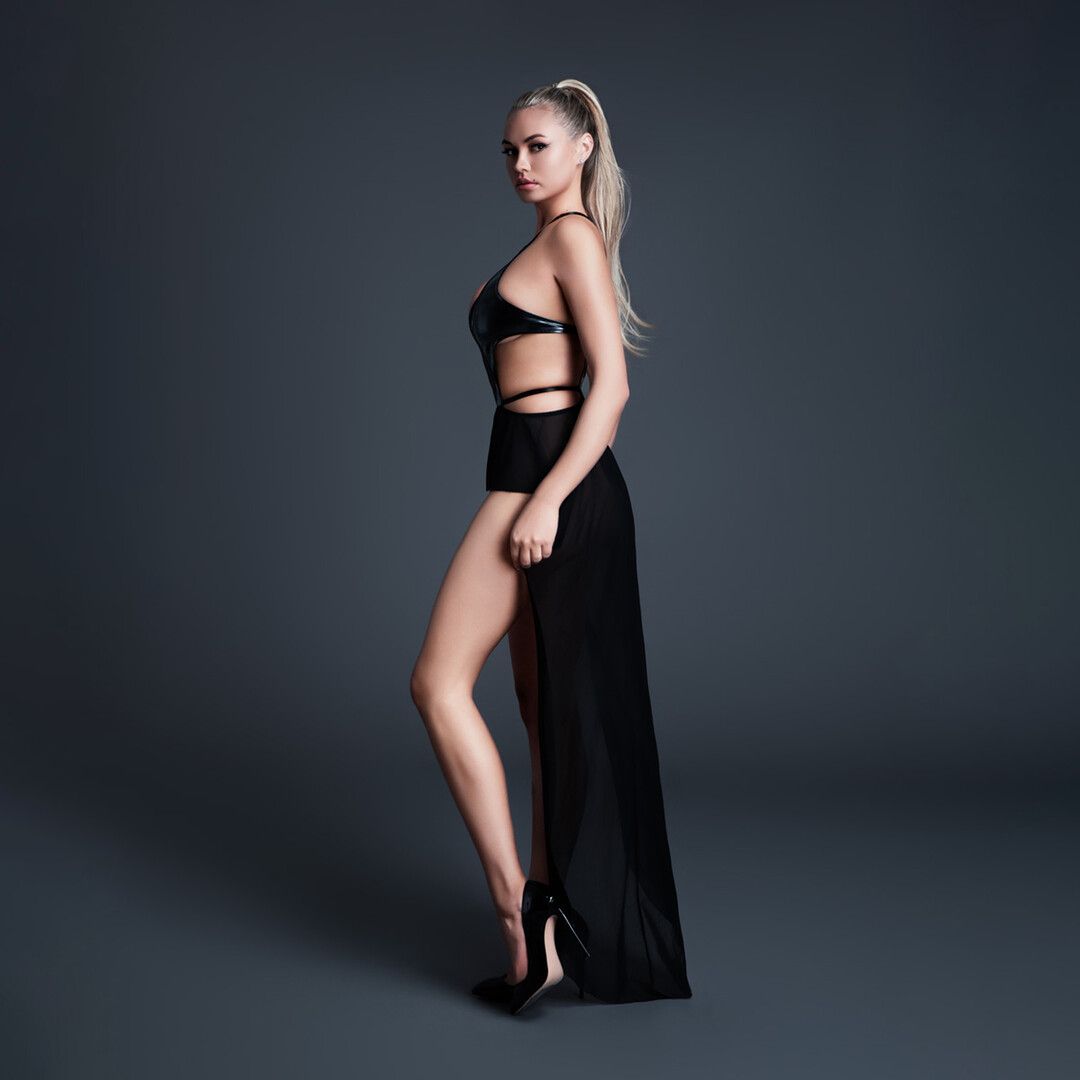 Allure Bodysuit Vinil e Malha Take Me com Saia