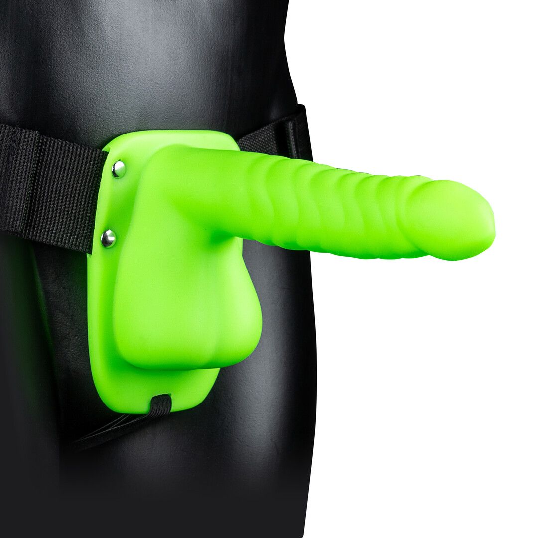 Strap-on creux strié brillant testicules Ouch!