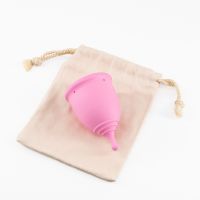 Crushious Minerva Menstruations-Becher XS Rosa Silikon, Bild 3